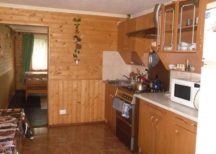 під лісом у гіда Деревянный коттедж *