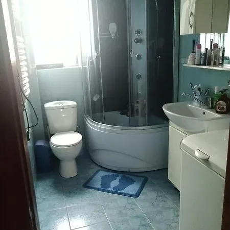 під лісом у гіда 야렘체